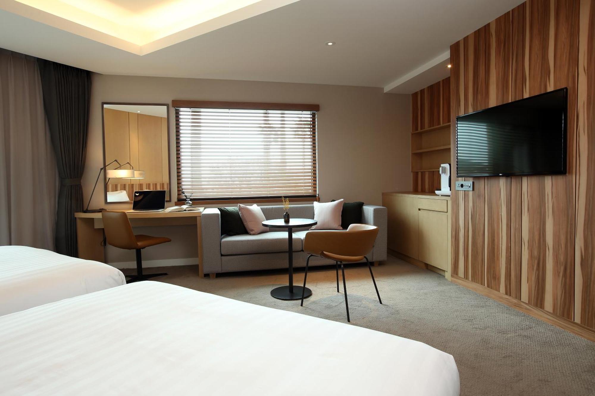 The Suites Hotel Jeju Согвипхо Экстерьер фото